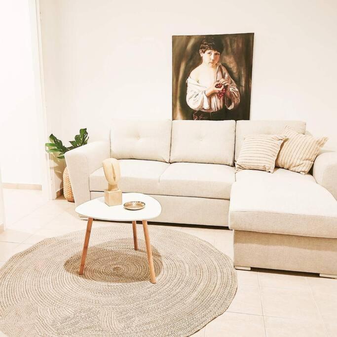 New Modern Flat Pyrgos Centre Olympia * Pírgos